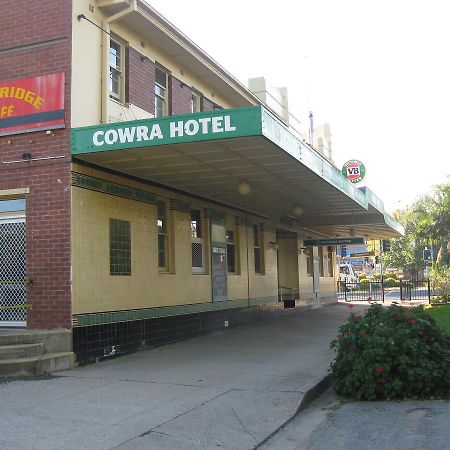The Cowra Hotel Екстериор снимка