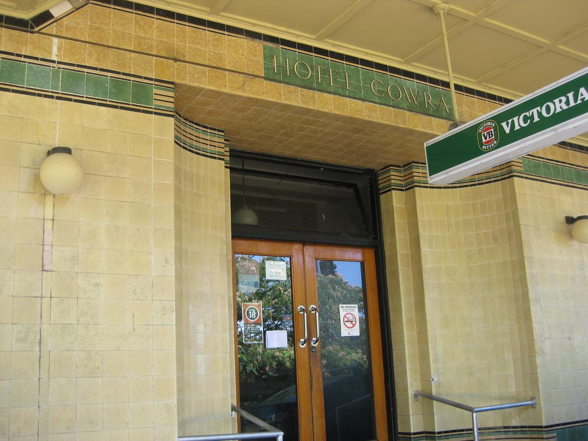 The Cowra Hotel Екстериор снимка